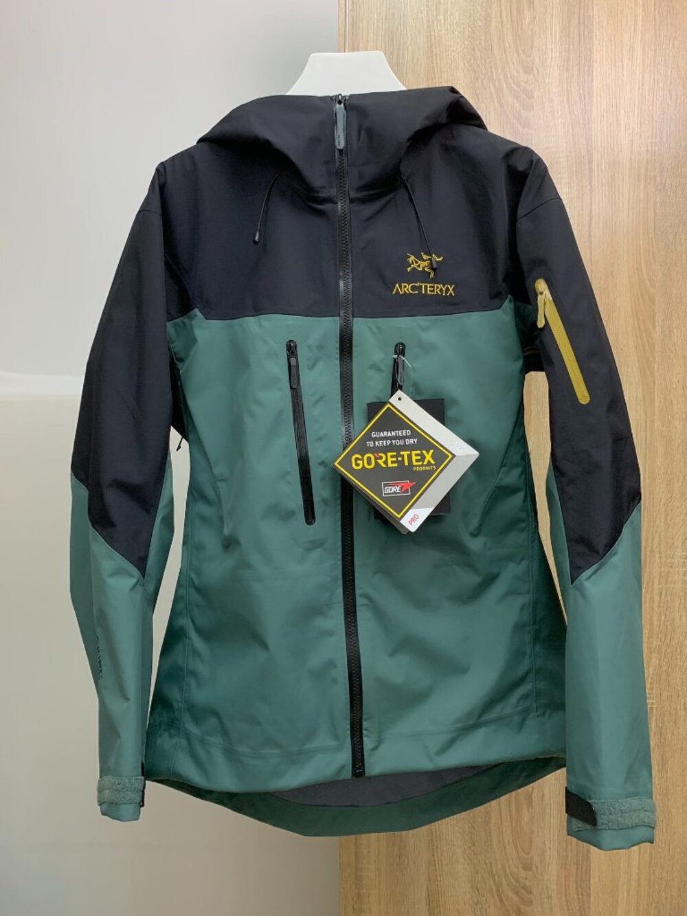 Men's Arcteryx SV7 Black/Green Windproof Waterproof Ski Down Jacket XL